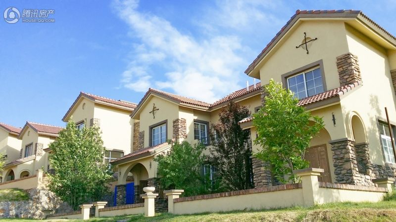 平山县温塘镇联排别墅华威三十七英里均价6500